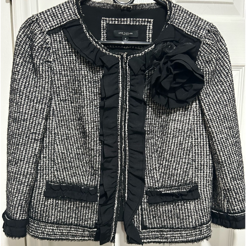 Ann Taylor tweed blazer size 8